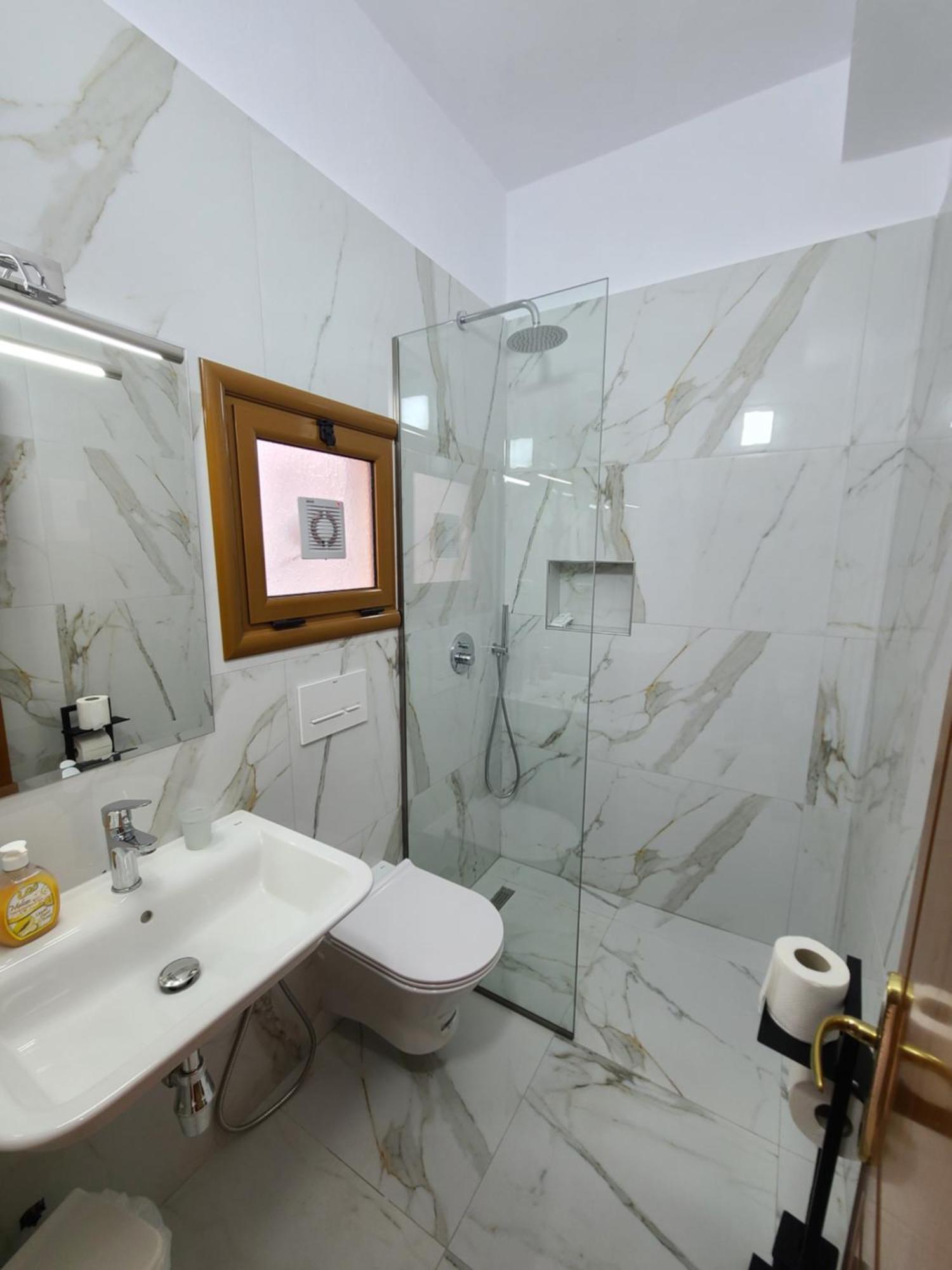 Hotel Martini Vlorë Habitación foto