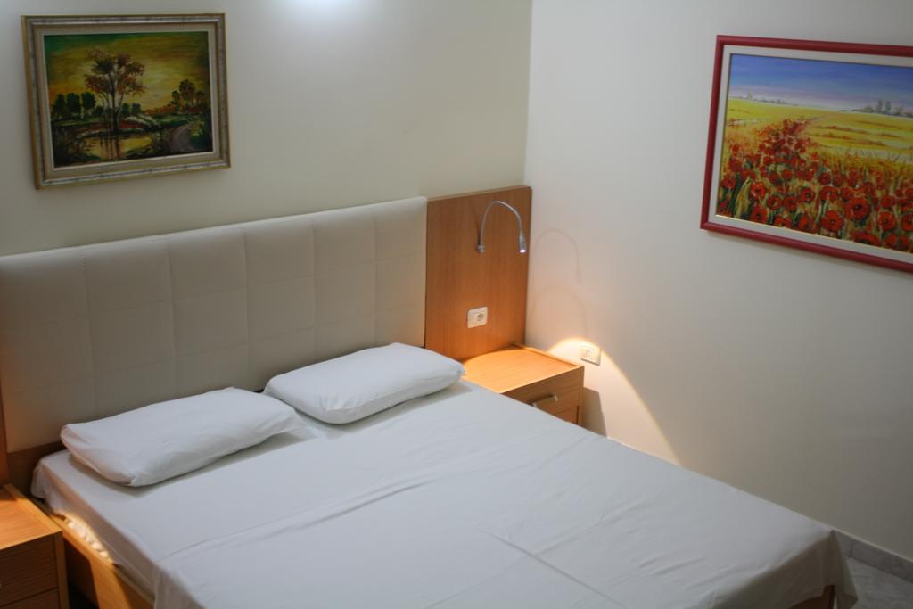 Hotel Martini Vlorë Habitación foto