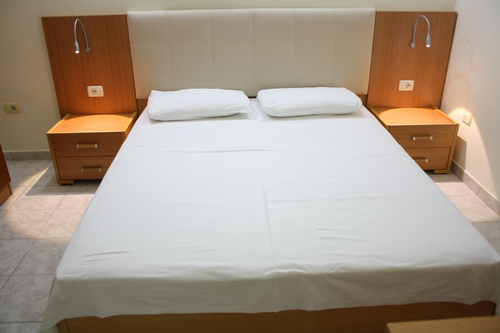Hotel Martini Vlorë Habitación foto