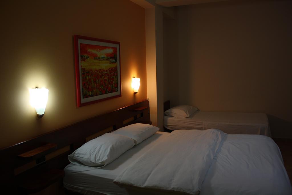 Hotel Martini Vlorë Habitación foto